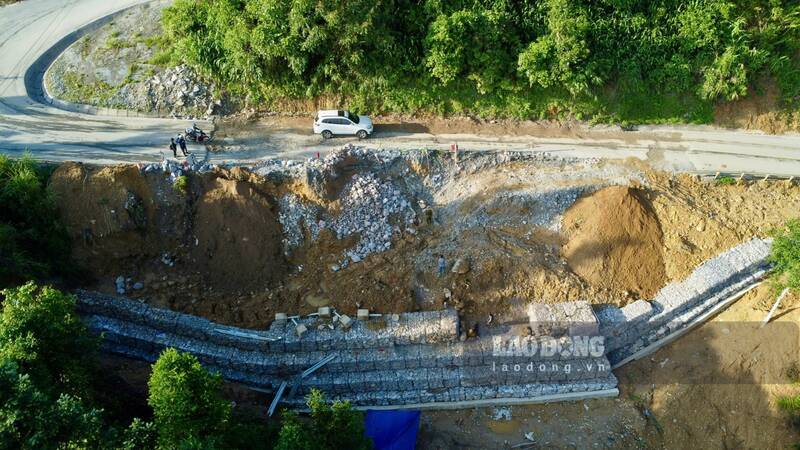 Nhiều điểm sạt lở trên Quốc lộ 4C được khắc phục. Ảnh: Việt Bắc