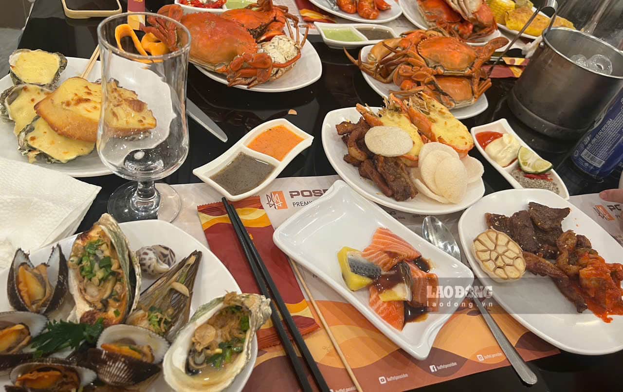 Feasts and parties that often appear on weekends can cause blood sugar to rise rapidly. Photo: Quang Minh.