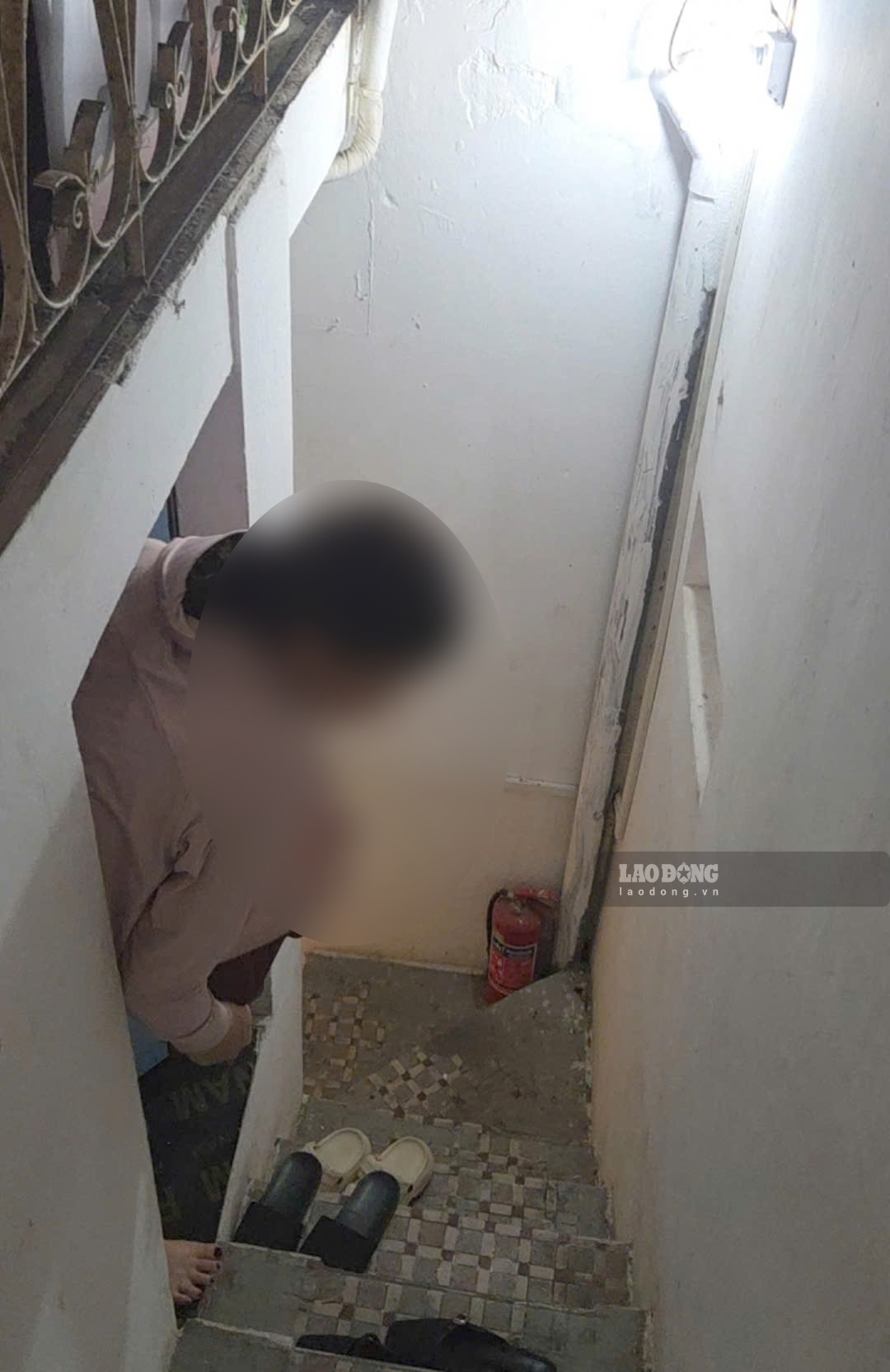 Căn phòng trọ diện tích vọn vẻn khoảng 5m2, được chủ nhà tận dụng từ không gian gác xép. Ảnh: Song Anh