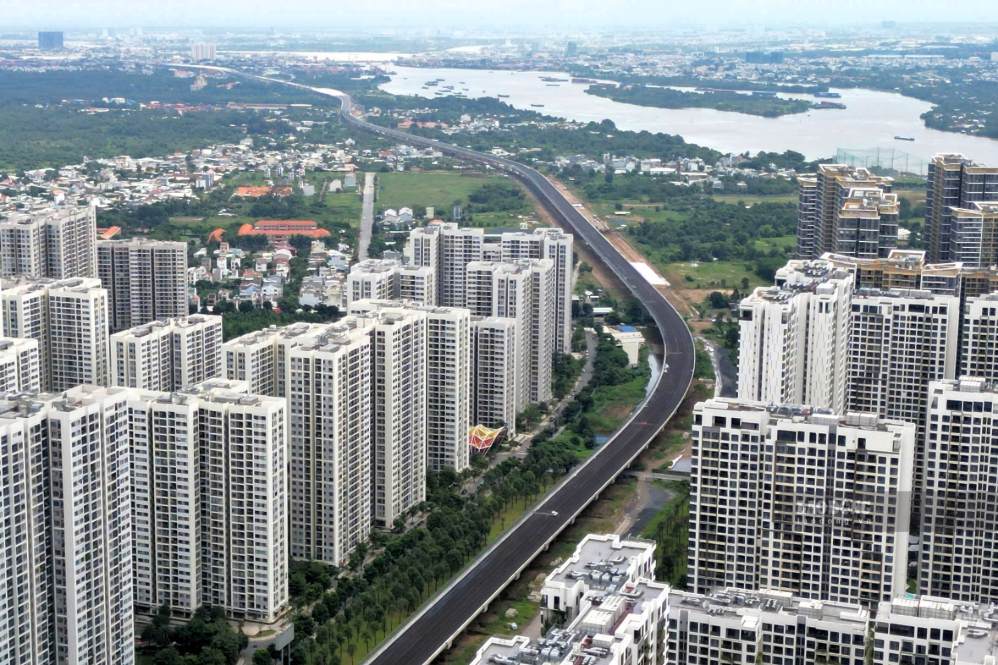 Toàn cảnh đoạn cầu cạn Vành đai 3 qua khu vực Vinhomes Grand Park, TPHCM. Anh Tú