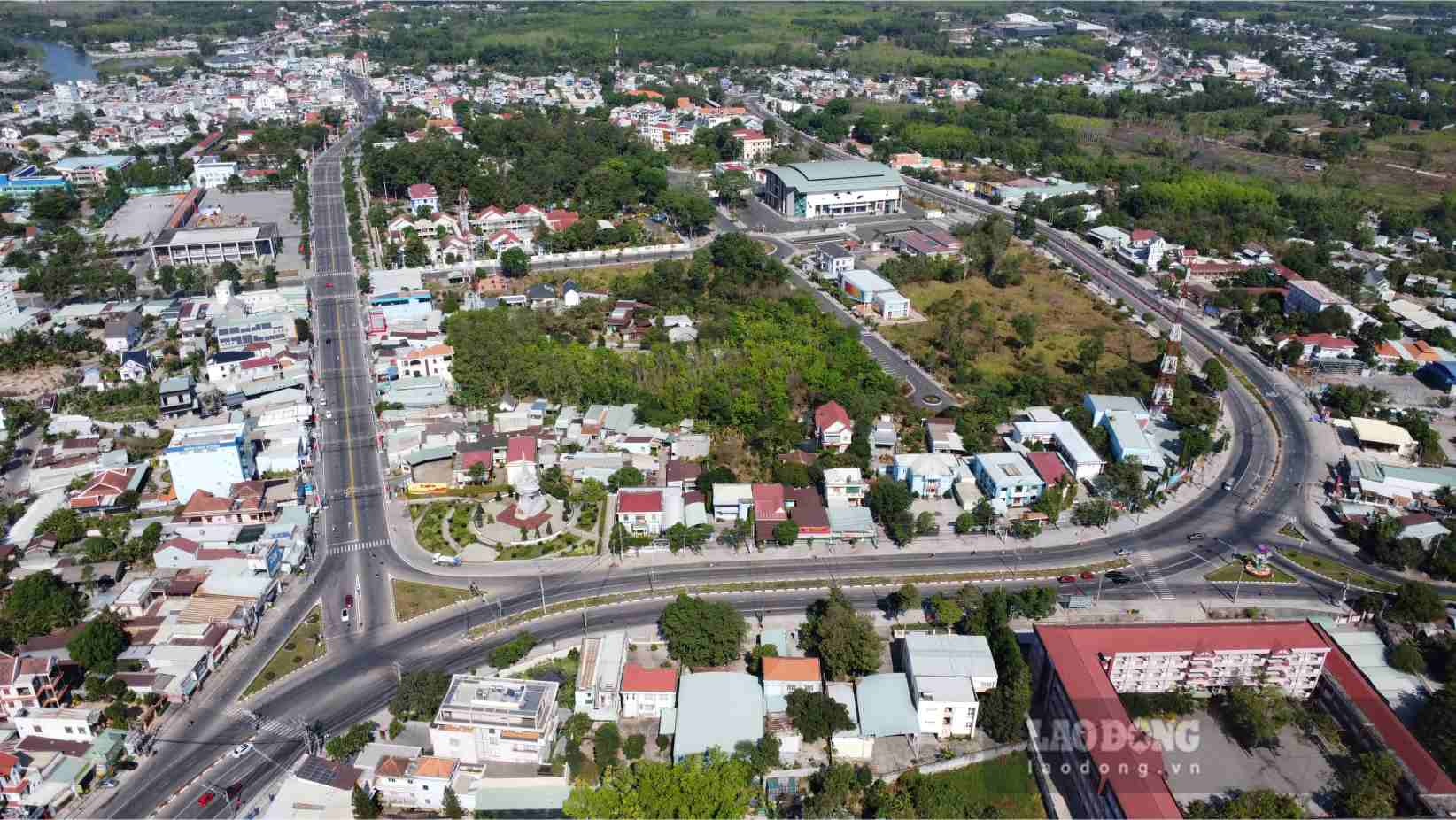 Ben Cat ward unanimously proposes not to merge. Photo: Dinh Trong
