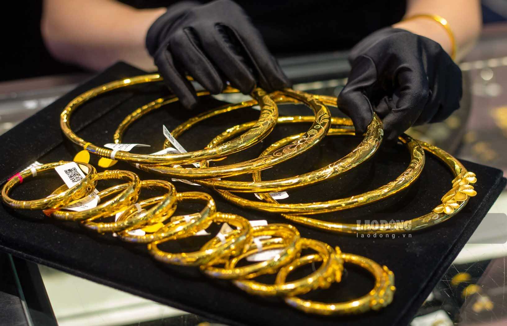 Gold prices today simultaneously increased. Photo: Phan Anh
