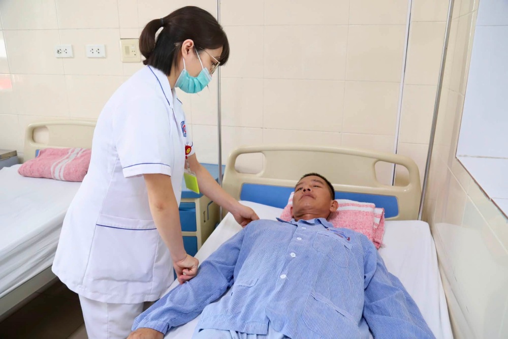 Patient Pham Van Mach is being treated for nasopharyngeal cancer at K Hospital. Photo: BVCC