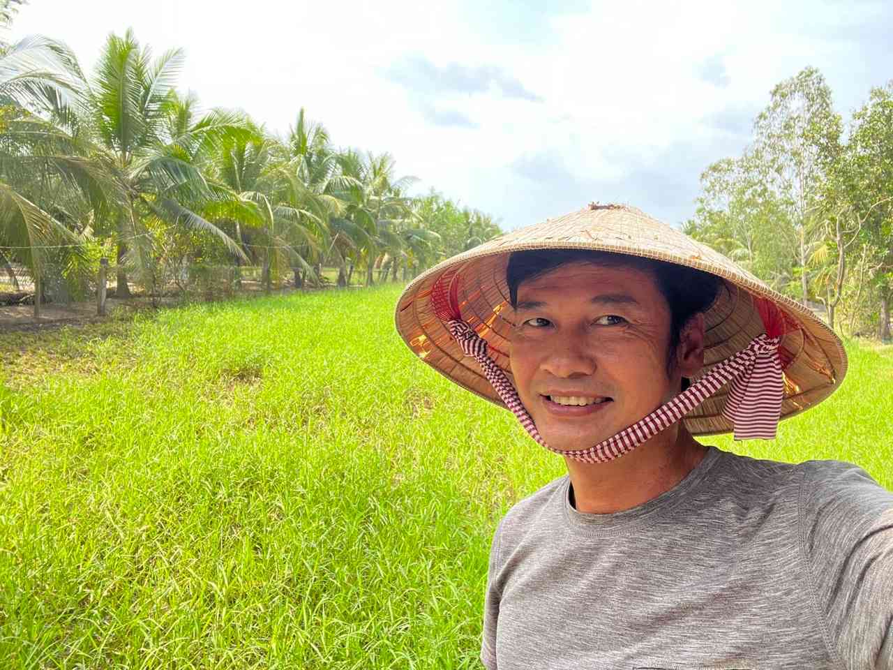 Tiết Cương chọn cuộc sống giản dị, gắn với ruộng đồng.