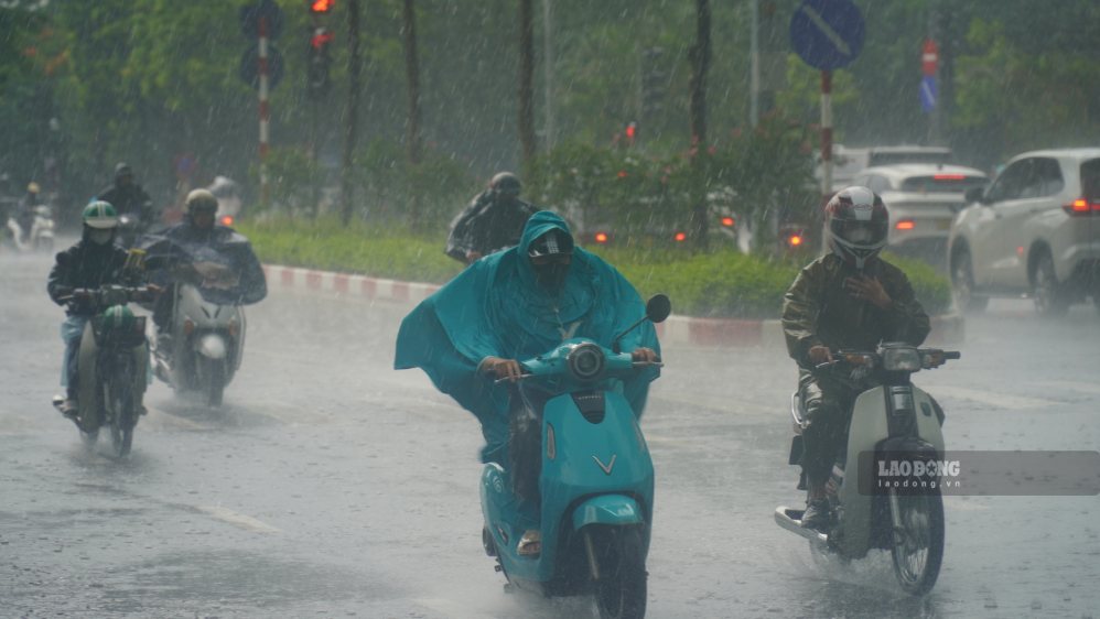 明日8月23日の天気予報、北部地方は大雨。写真:ミン・ヴー