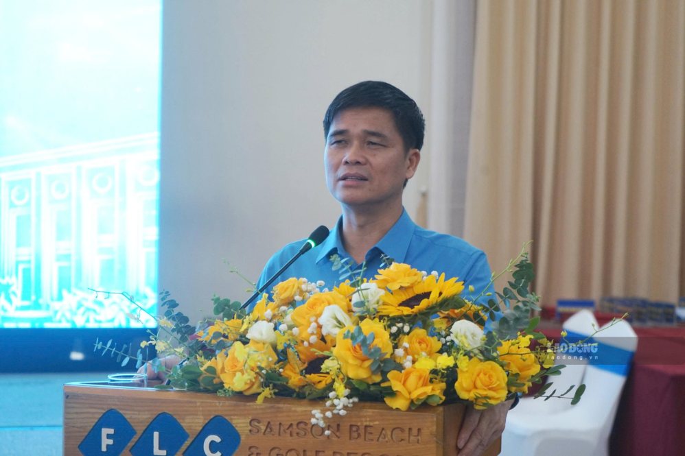 Mr. Ngo Duy Hieu - Standing Vice President of the Vietnam General Confederation of Labor - delivered a directive speech at the conference. Photo: Quach Du