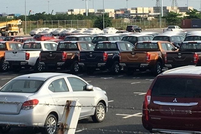 The volume of imported completely built-up cars increased sharply, contributing to diversifying supply in the Vietnamese market. Photo: Lam Anh