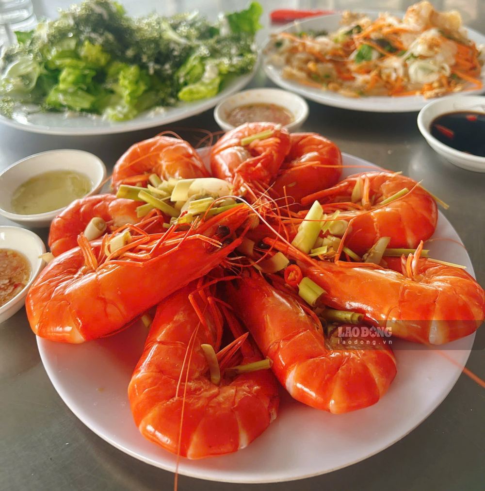 술과 퓨린이 풍부한 음식을 남용하면 요산 수치를 높이고 통풍을 유발할 수 있습니다. 사진: 짜미