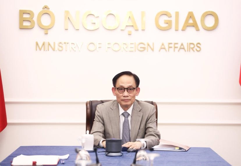Politburo member, Minister of Foreign Affairs Le Hoai Trung had a phone conversation with Canadian Foreign Minister Anita Anand. Photo: Ministry of Foreign Affairs
