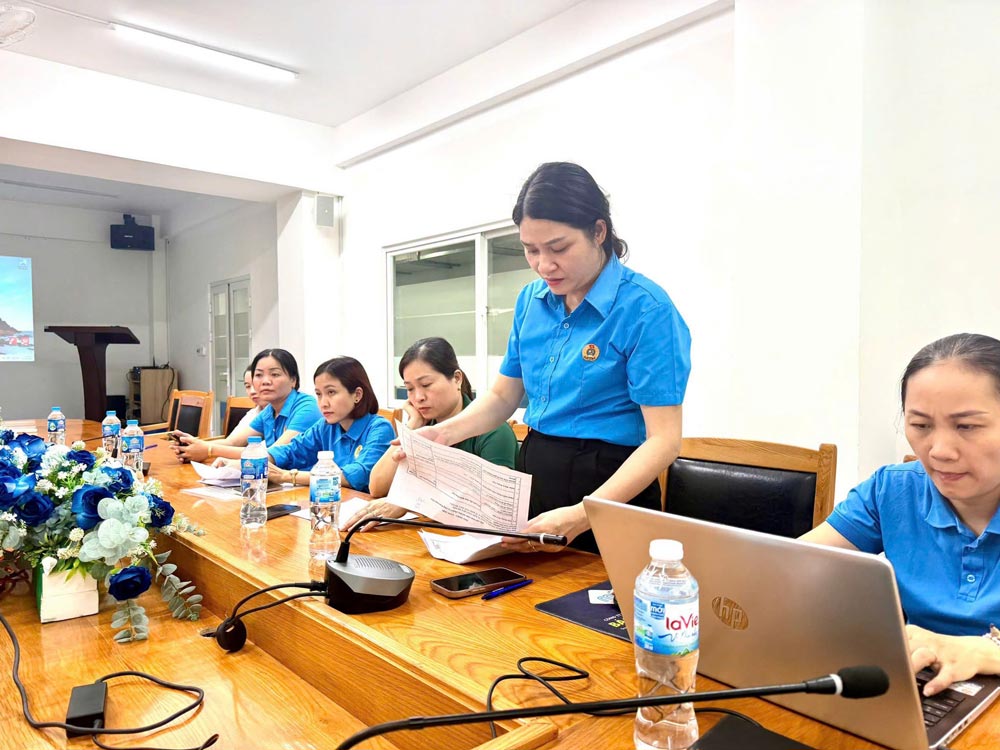 Nam Phuoc Commune Trade Union, Da Nang works with 9 grassroots trade unions, focusing on assessing progress, grasping the situation of union members and workers, and identifying key tasks for the last months of the year. Photo: Nam Phuoc Trade Union