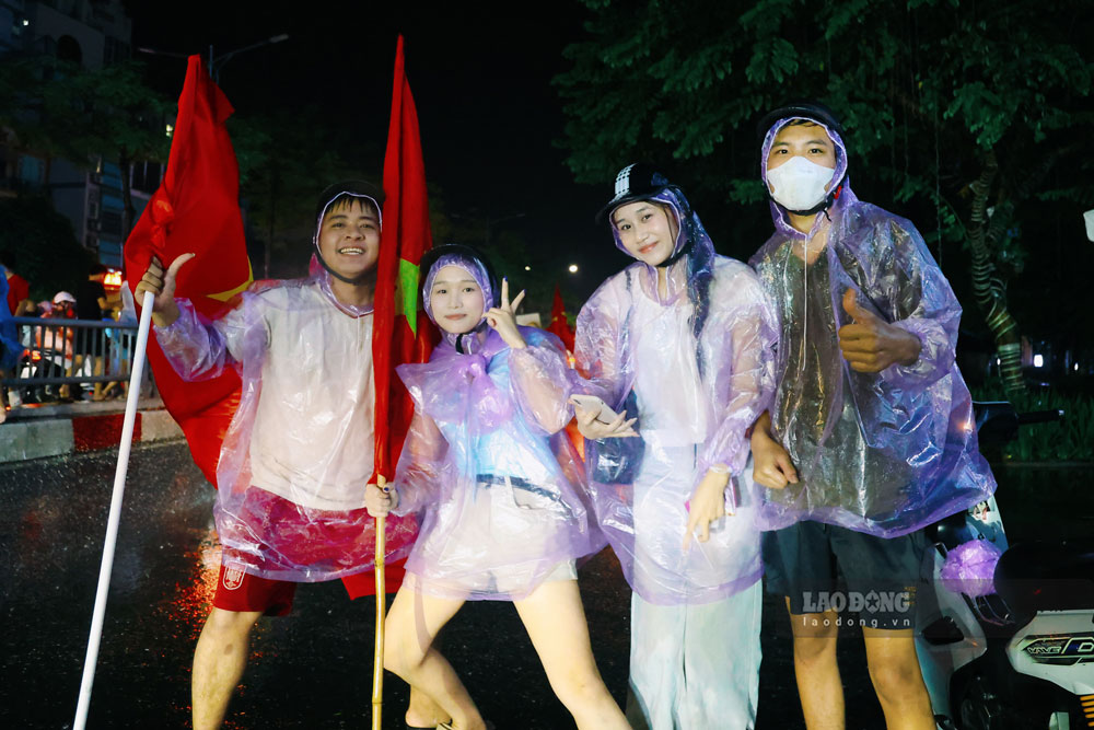 còn với