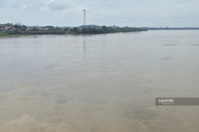 The water level of the rivers in the Red River basin is changing slowly, only the downstream Red River at Hanoi station continues to decrease. Photo: To Cong