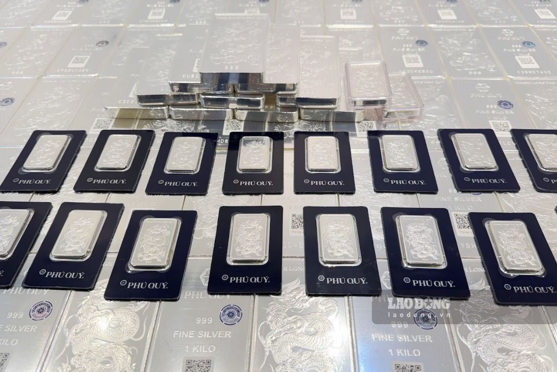 World silver prices adjusted up in today's trading session. Photo: Phuong Anh