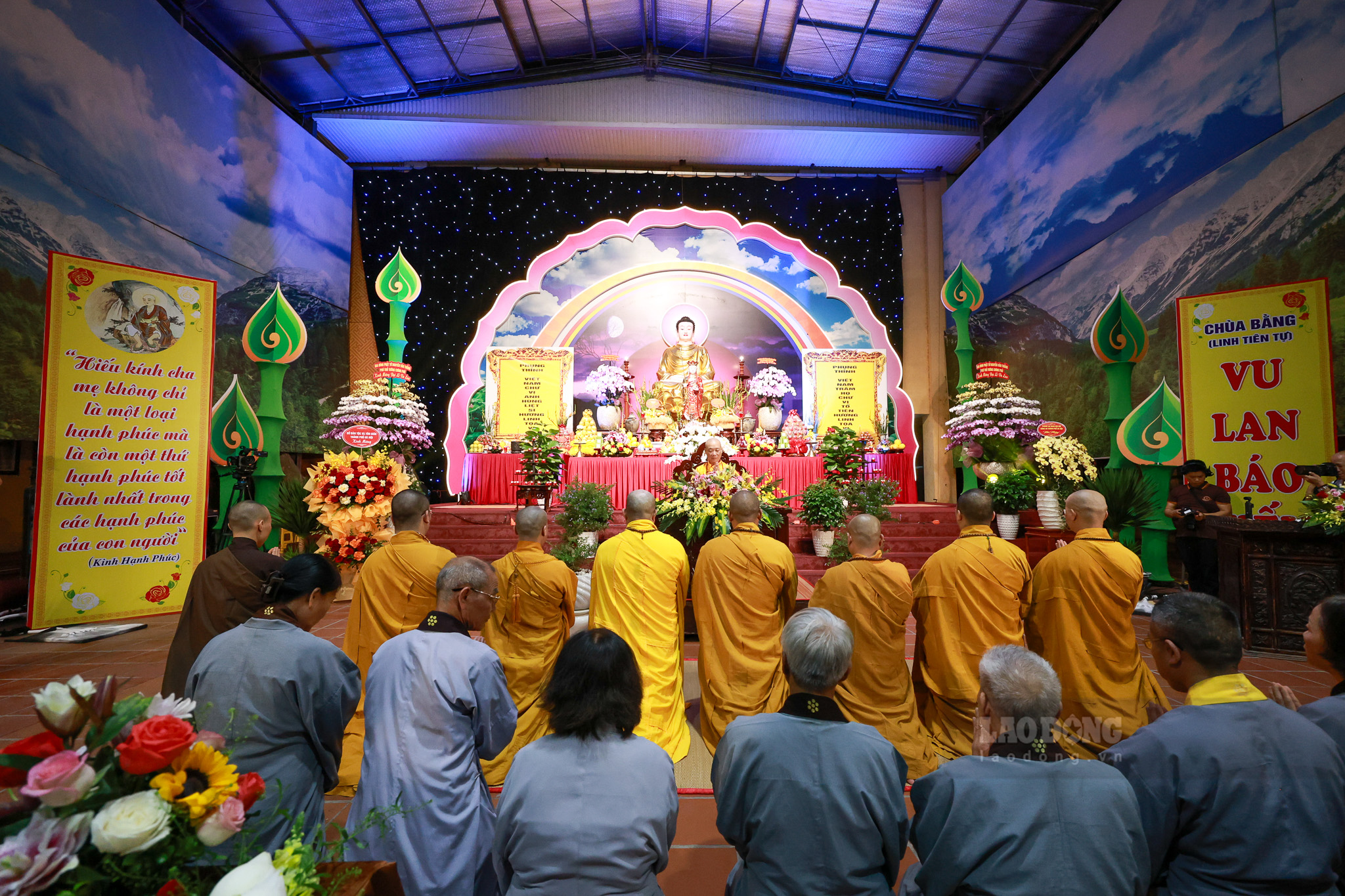 Quang lâm chứng minh buổi lễ có Hòa thượng Thích Bảo Nghiêm, Trụ trì chùa Bằng - Linh Tiên tự. Ảnh: Hải Nguyễn 
