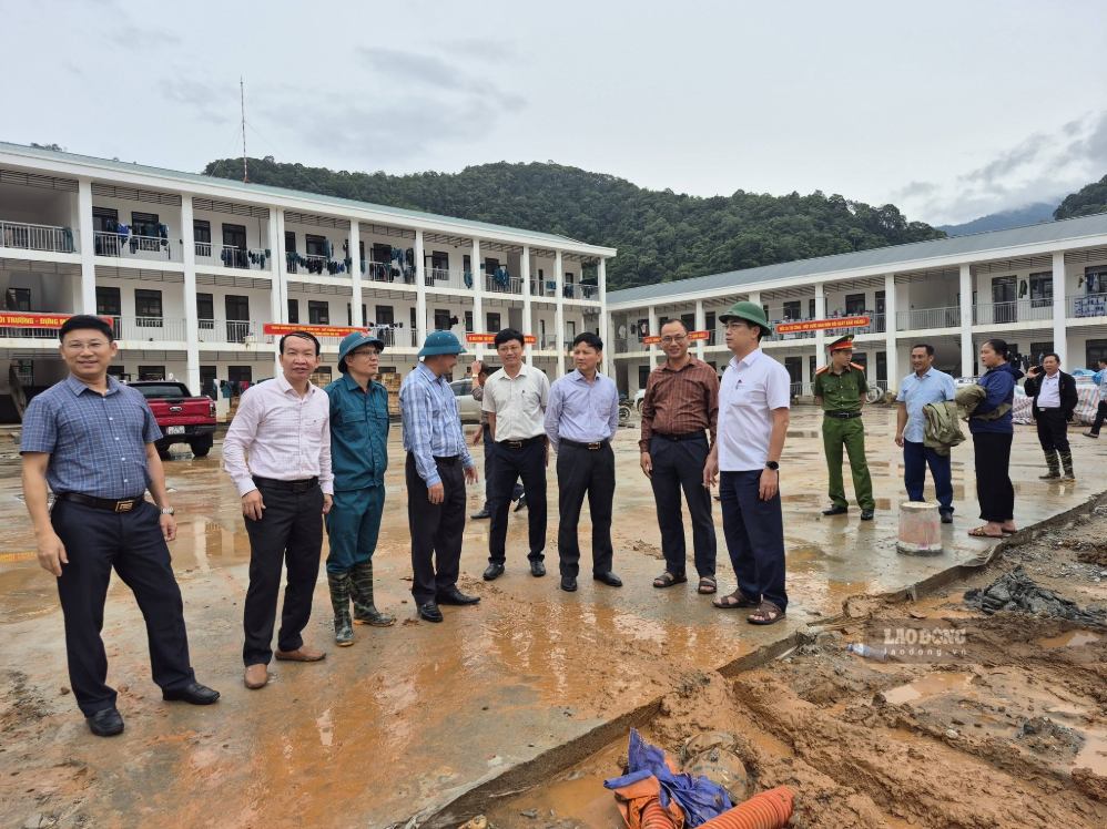 The working delegation of the Nghe An Department of Education and Training inspects the progress of building inter-level boarding schools in mountainous and border areas. Photo: Duy Chuong