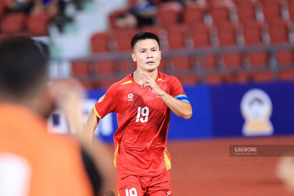 Quang Hai made his mark in the final match of the first leg of ASEAN Cup 2026. Photo: Minh Dan