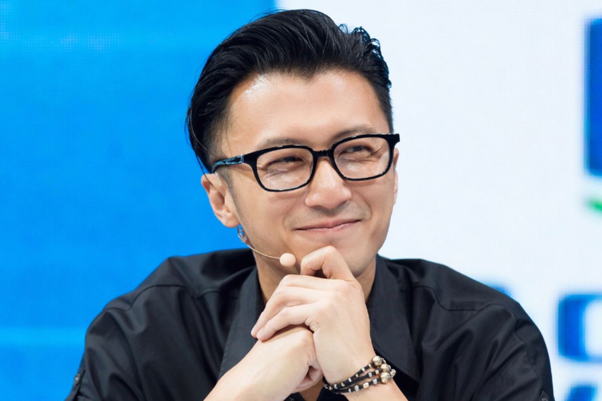 Male singer and actor Ta Dinh Phong. Photo: Xinhua