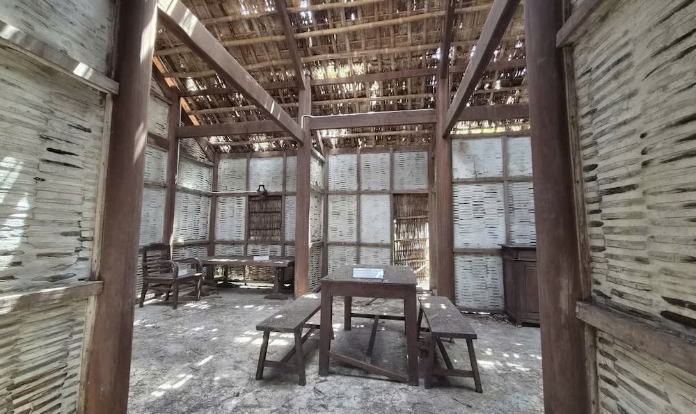 판보이쩌우 명인 기념관 내부의 노후화된 상태. 사진: 응우옌루언