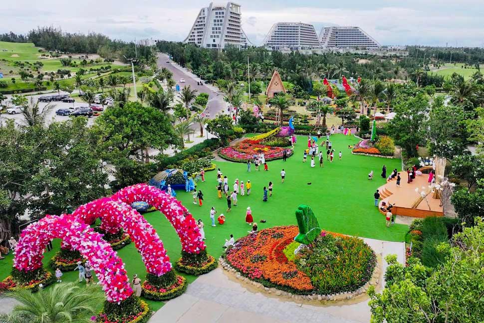 The Thousand Flowers Festival at FLC Quy Nhon is open for free until November 30, serving tourists to visit, check-in and experience culture. Photo: BTC
