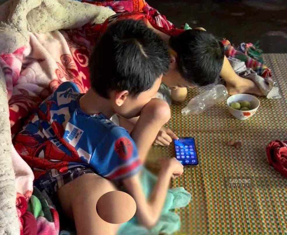 From October 5, 2026, people with severe disabilities will receive monthly social allowances of 810,000 VND. Photo: Viet Bac