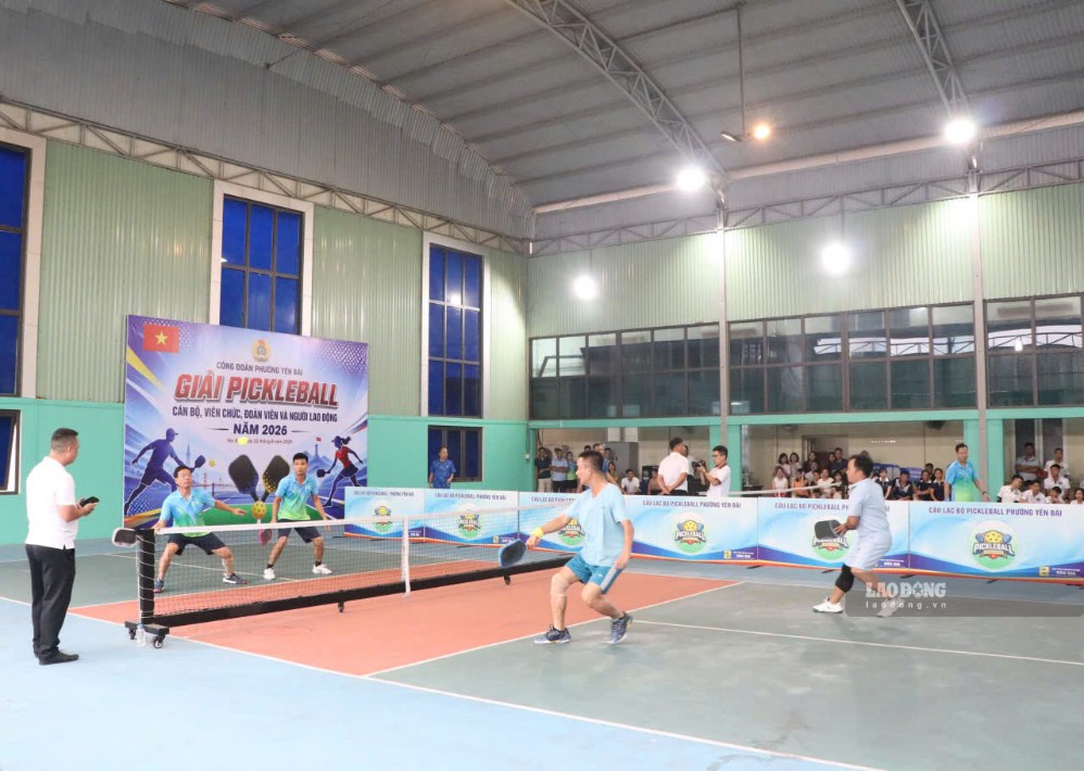 Union members and workers enthusiastically compete in Pickleball. Photo: Thanh Hoa