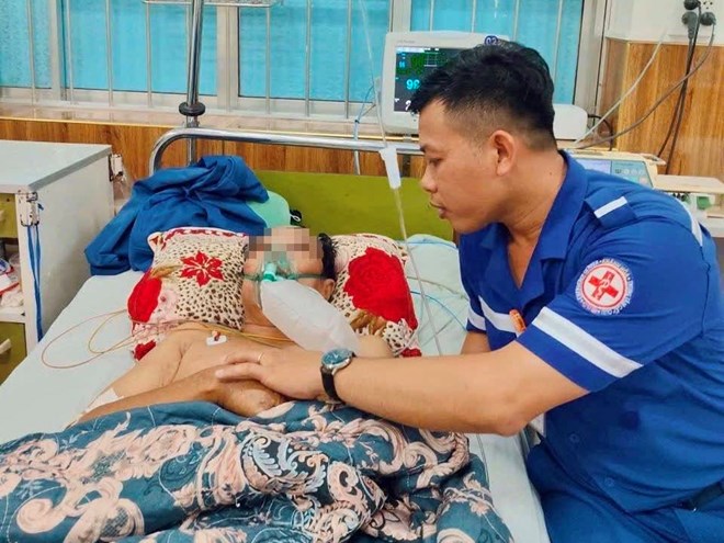 Người đàn ông ngưng tim, ngưng thở được cứu sống ngoạn mục