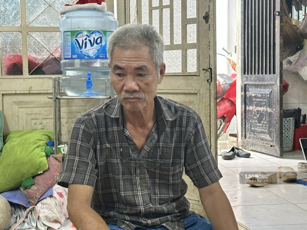 Ông Trần Văn Bảy (bố ruột anh Long) luôn ủng hộ việc làm của con trai. Ảnh: Minh Tâm