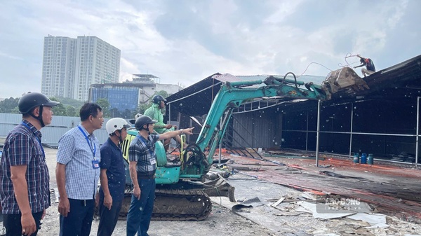 Hà Nội cưỡng chế công trình vi phạm trên đất nông nghiệp. Ảnh: Minh Hạnh 