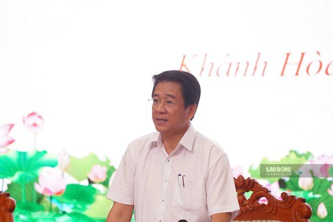 In a previous press conference, leaders of Khanh Hoa province once rectified the situation of departments and branches attending press conferences without grasping the content. Photo: Huu Long