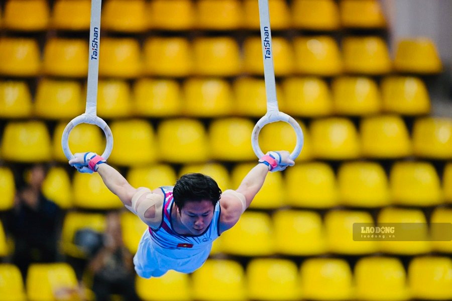 Nguyen Van Khanh Phong is still a face trusted by the Vietnamese Gymnastics Team to compete for high results at ASIAD 20. Photo: Dan Quan