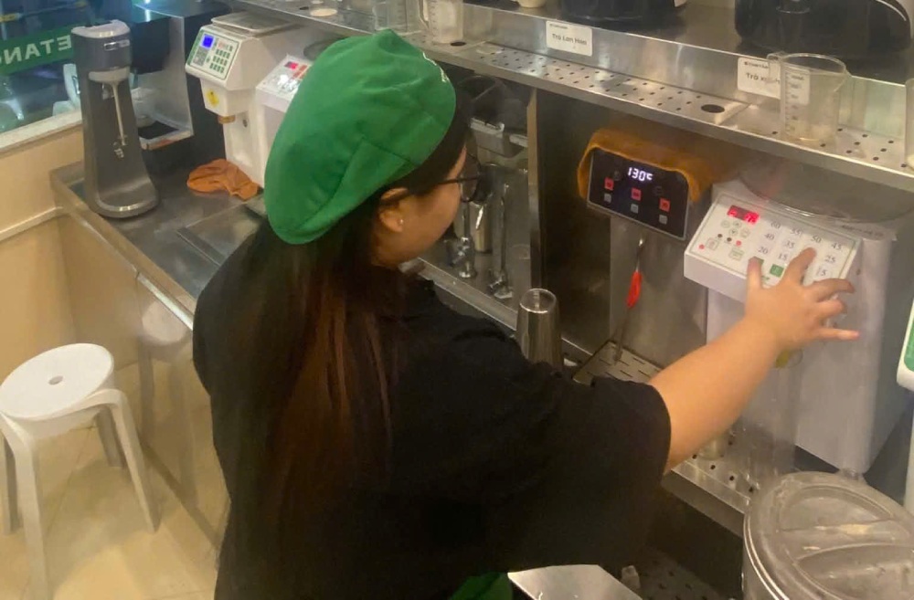Mỹ Anh cho hay, đi làm dịp lễ, thu nhập của em tăng gấp đôi, thậm chí gấp 3 ngày thường. Ảnh: NVCC