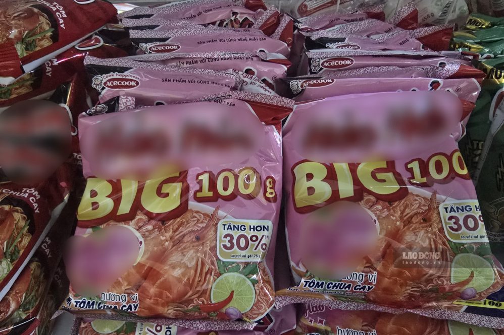 Mì gói là một trong những loại thực phẩm phổ biến, giá rẻ, dễ sử dụng và có thể lưu trữ dài ngày. Ảnh: Tô Công