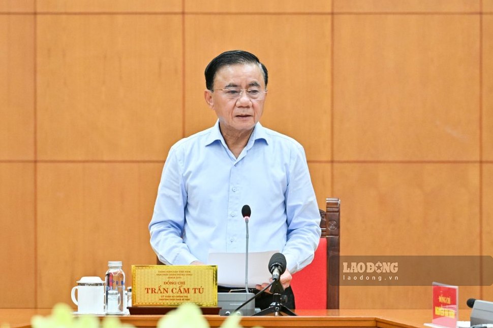 On behalf of the Secretariat, Politburo Member, Standing Secretary of the Secretariat Tran Cam Tu signed and issued a Directive on innovating and improving the quality of Party building work in the private economic sector, which clearly states the requirement not to chase after quantity, not to lower the standards and conditions for Party admission. Photo: Thanh Phuong