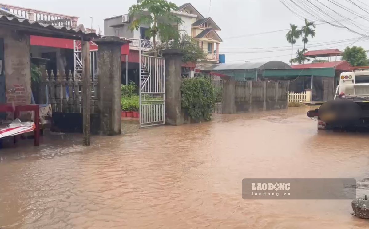 Nhiều khu vực đường thôn, xóm bị ngập. Ảnh: Lương Hà