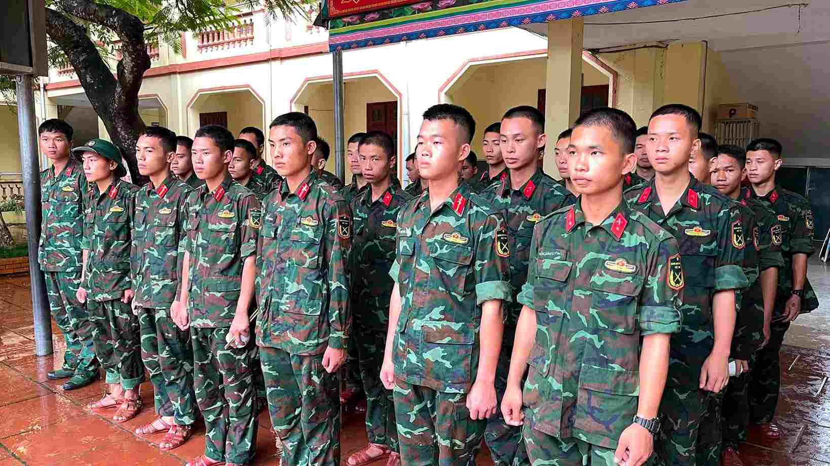 Cadres and soldiers of Cao Bang Provincial Military Command are strengthened to support people in flood-affected Lang Son. Photo: Phuong Quyen/Cao Bang Provincial Military Command