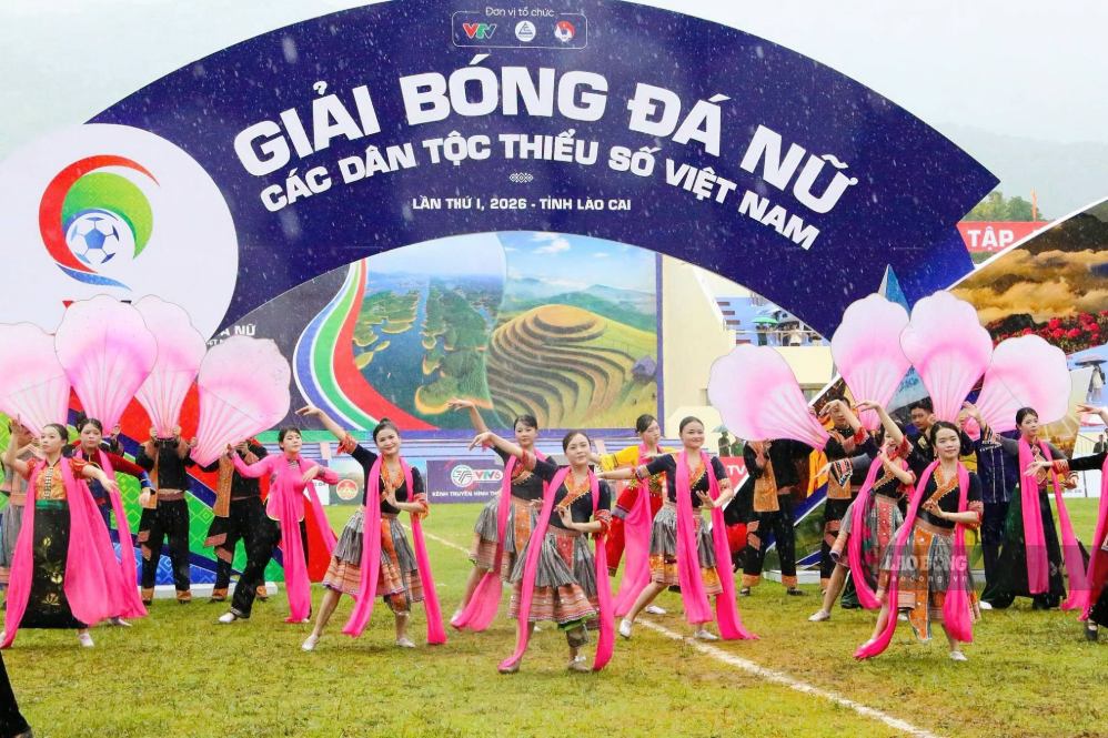 Sôi động lễ khai mạc