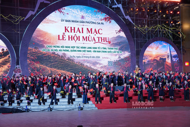 サパ秋祭りでハイライトとなる民族文化の色彩。写真:ディン・ダイ
