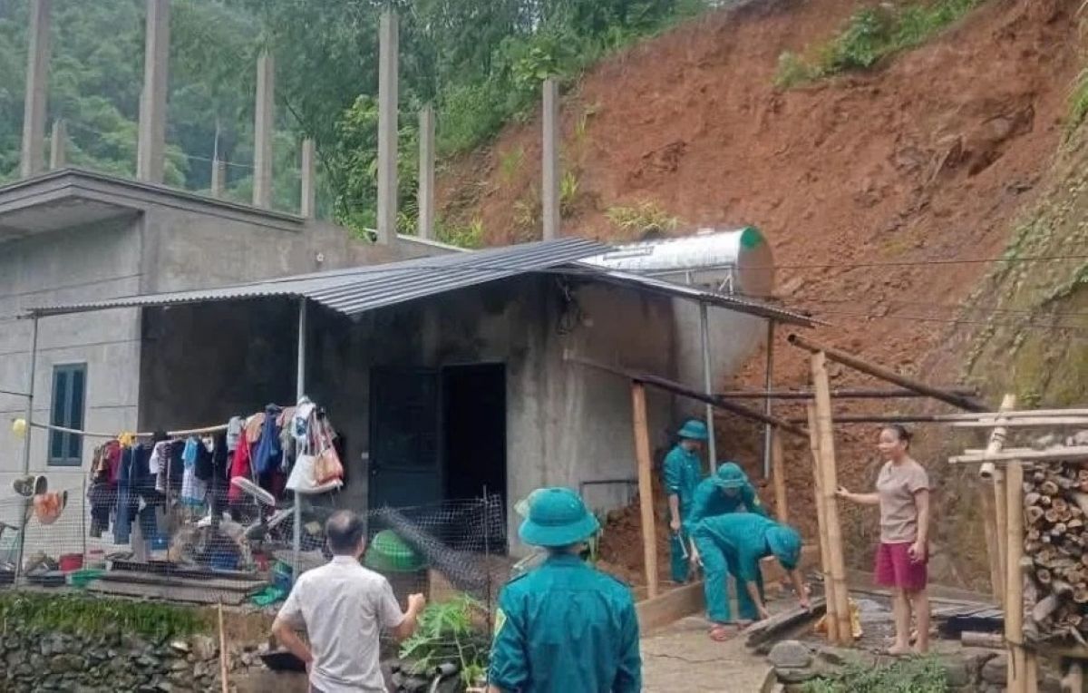Sạt lở đất ảnh hưởng đến hộ dân tại xã Hiền Kiệt, tỉnh Thanh Hóa. Ảnh: UBND xã Hiền Kiệt cung cấp.
