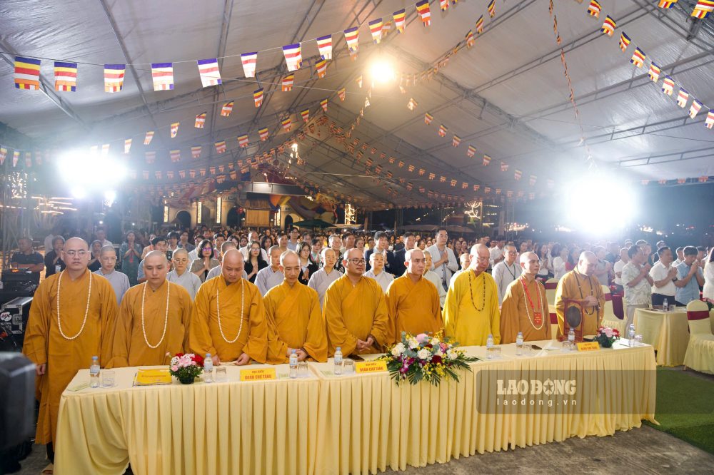 Lễ Vu Lan báo hiếu ở chùa Kim Sơn Lạc Hồng. Ảnh: Tuệ Linh