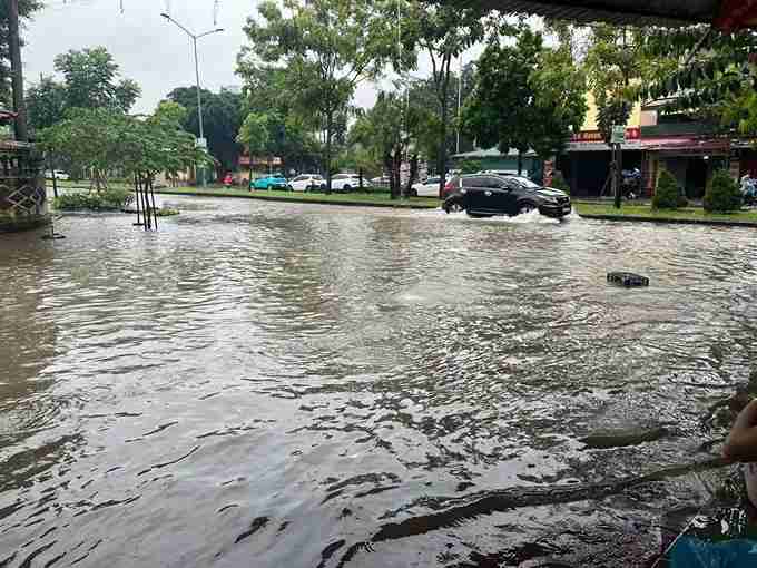 Một tuyến đường tại phường Lê Thanh Nghị ngập nước sau mưa lớn. Ảnh: Phường Lê Thanh Nghị