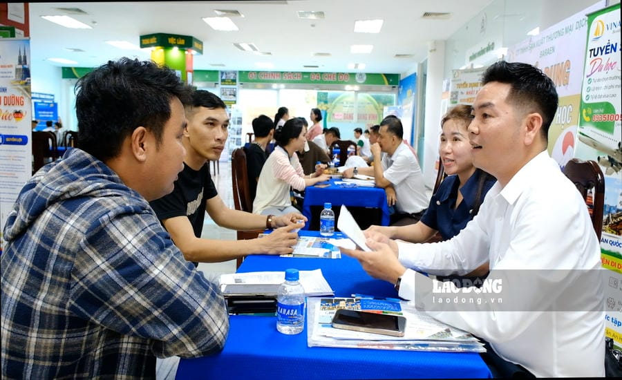 The demand for recruiting workers to work abroad is increasing, opening up many opportunities for workers in the last months of 2026. Photo: My Ly