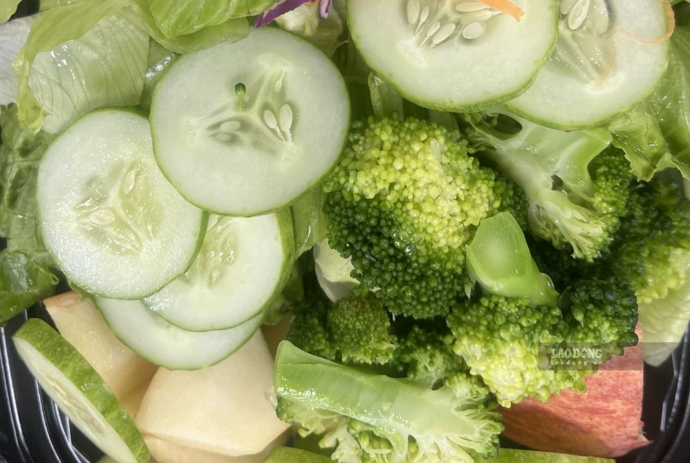 Kidneys will be burdened if dinner has many green vegetables. Photo: Kieu Vu