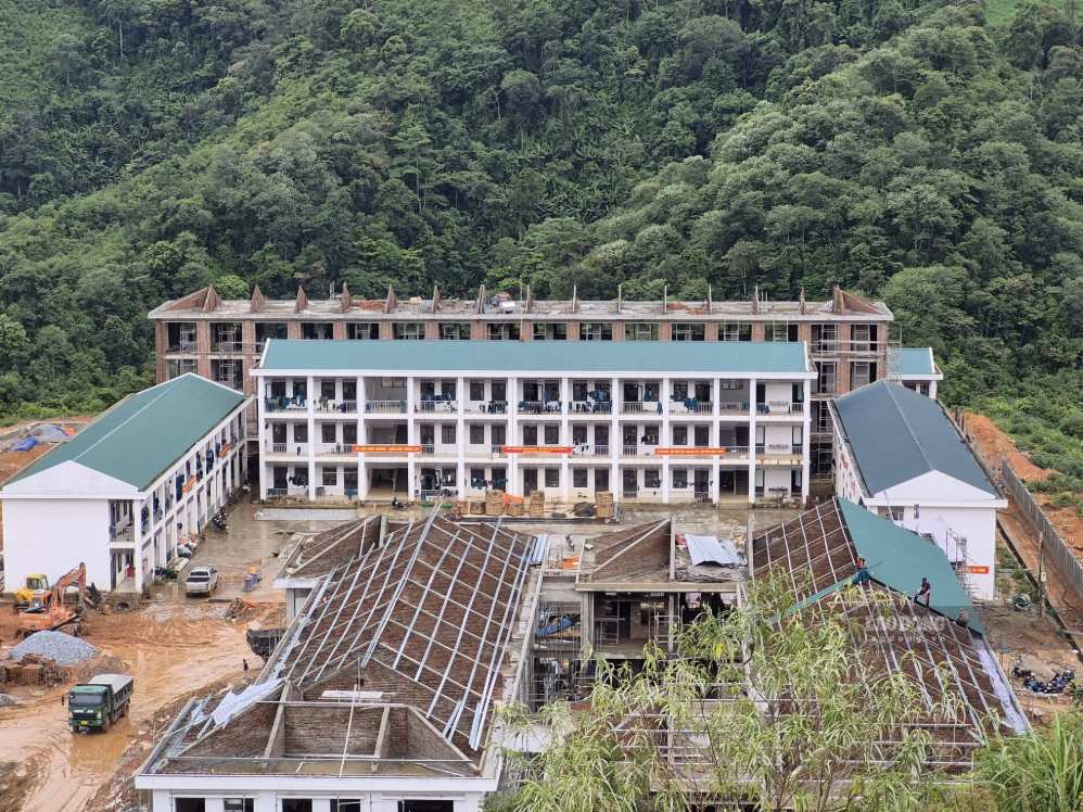 Các hạng mục tại một trường nội trú liên cấp ở Nghệ An đang được khẩn trương thi công để phục vụ năm học 2026 - 2027. Ảnh: Duy Chương