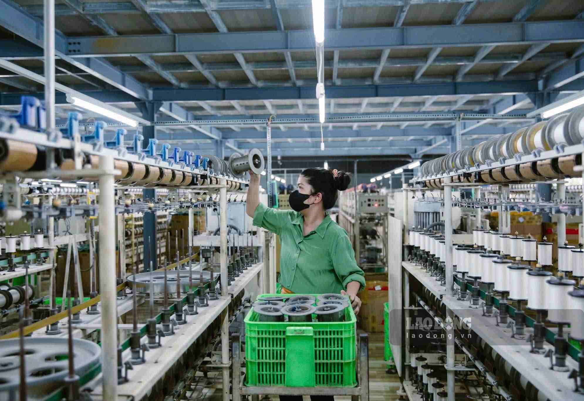 Digital transformation is creating motivation to improve productivity and production and business efficiency. Photo: Phuc Khanh