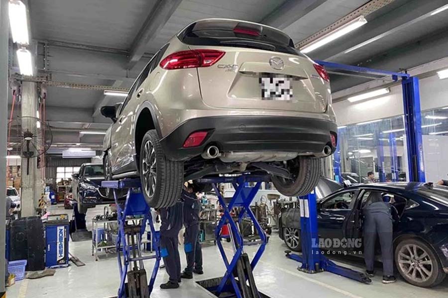 Soundproofing and noise reduction for cars is not just about pasting more materials, because the sources of noise are diverse and incorrect construction can lead to risks. Photo: Lam Anh