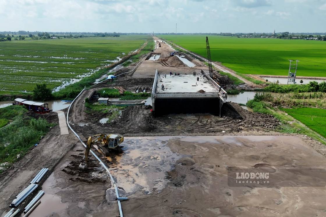Cao tốc Châu Đốc – Cần Thơ – Sóc Trăng đoạn qua Cần Thơ. Ảnh: Tạ Quang