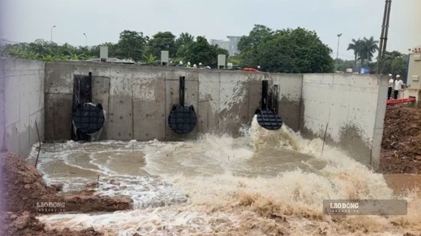 Hanoi increases the capacity of flood control pumping stations. Photo: Hoang Cao Khanh