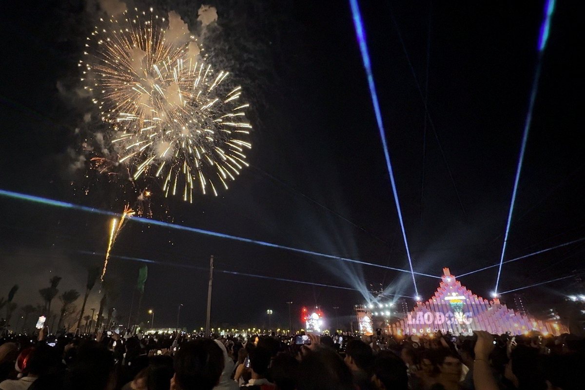 High-altitude fireworks at Tam Thang Tower (Vung Tau) at a recent event. Photo: Thanh An