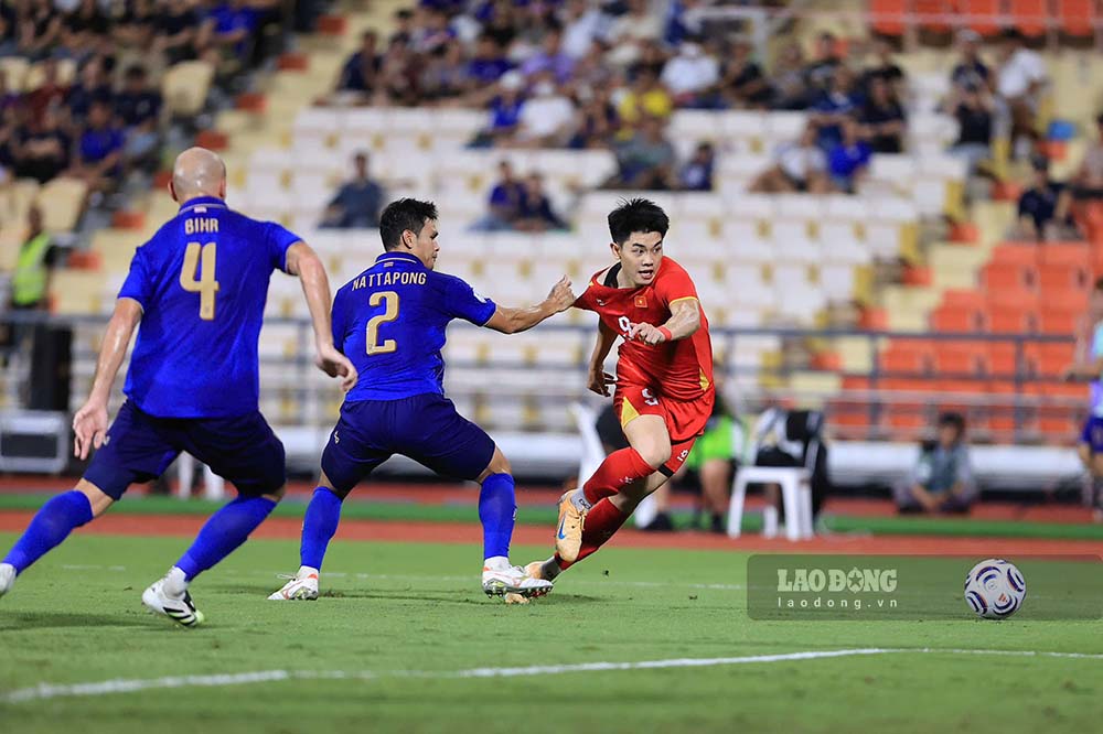Dinh Bac played outstandingly, contributing to helping Vietnam win 2-0 against Thailand. Photo: Minh Dan