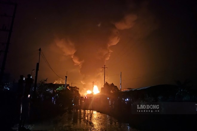 Scene of a fire in Au Lau Industrial Park, Lao Cai province. Photo: An Vi